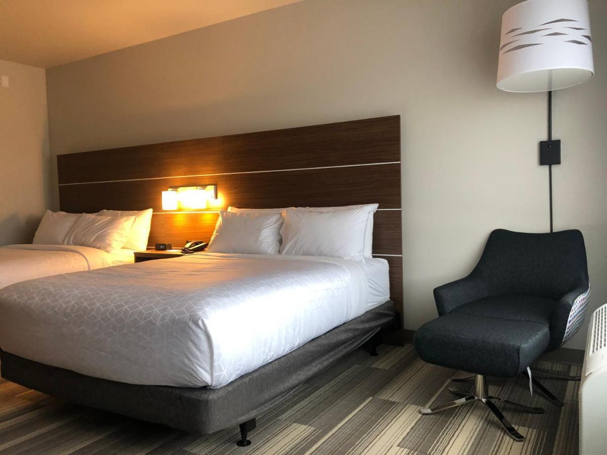 Holiday Inn Express & Suites Madison By Ihg Exterior foto