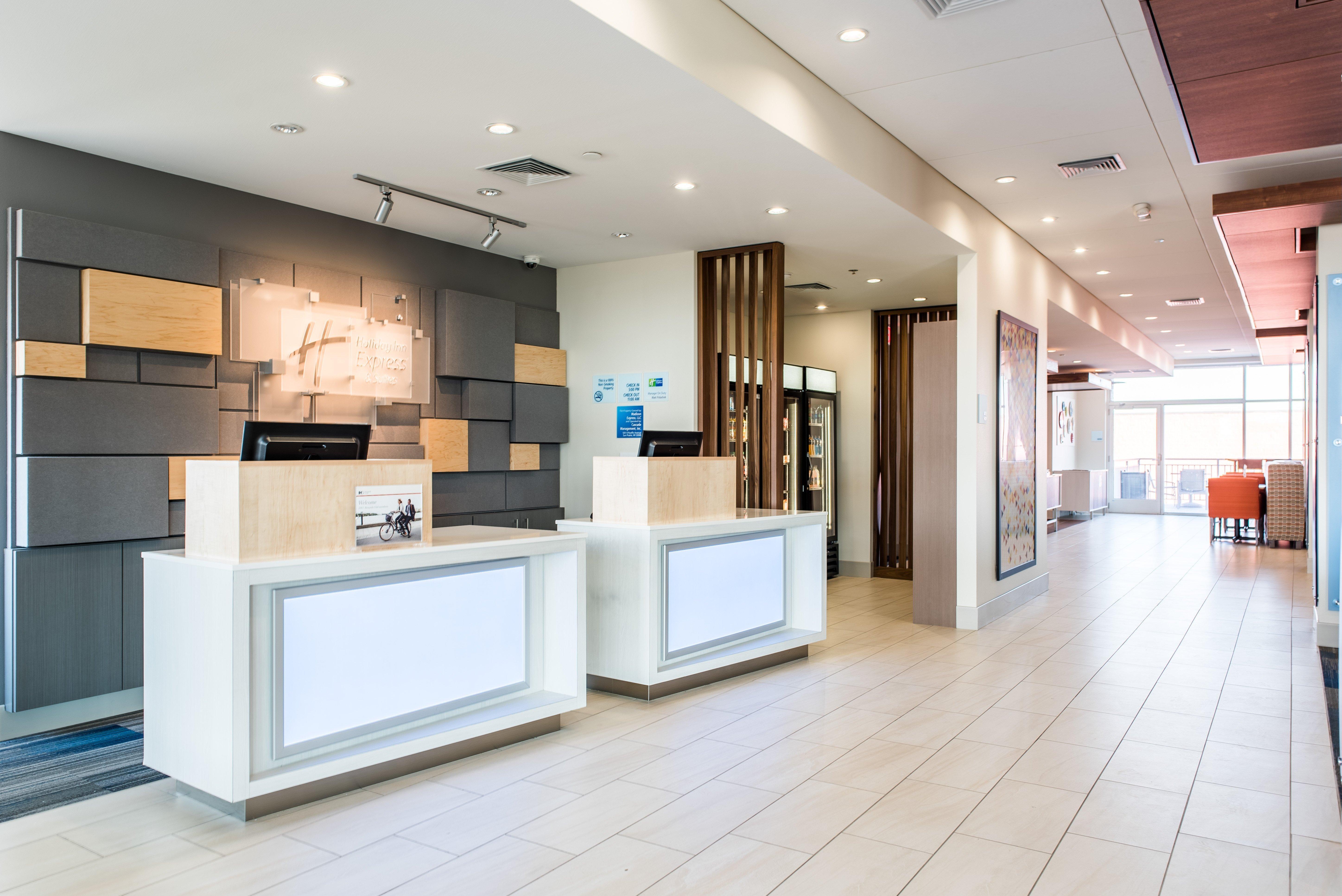 Holiday Inn Express & Suites Madison By Ihg Exterior foto
