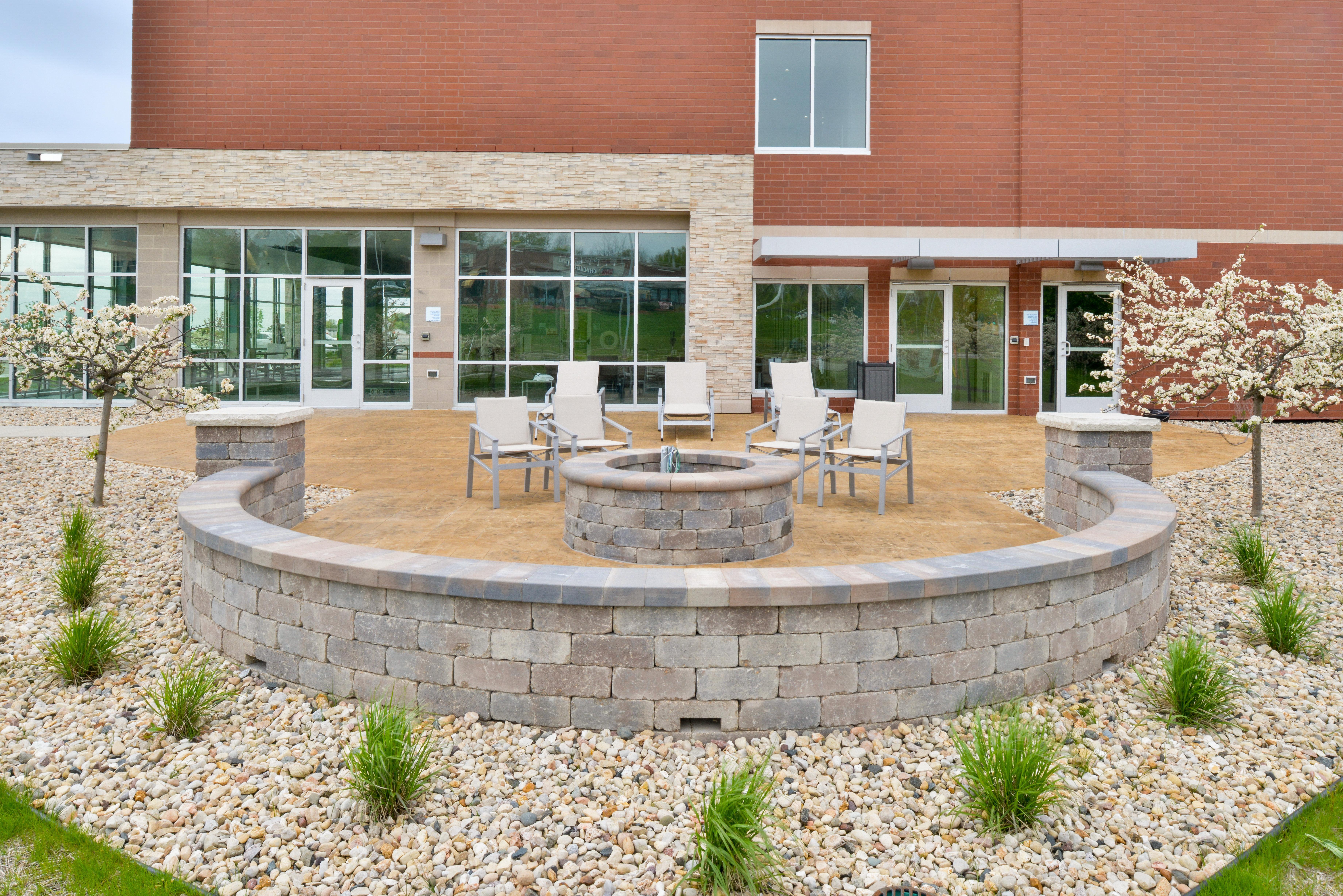 Holiday Inn Express & Suites Madison By Ihg Exterior foto